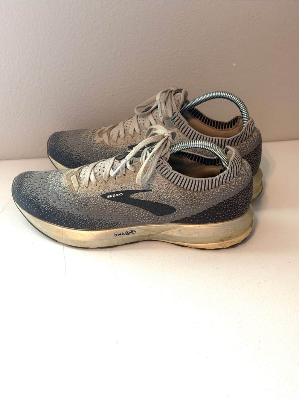 Brooks Levitate 2 Gray Knit Running Shoes Women's Size 10
